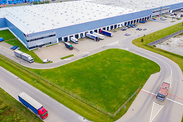 포토 JPG 해외이미지 외관 유럽 산업 도로 백그라운드 컨셉 교통시설 풍경 사람없음 건물 도시풍경 상점 트럭 화물 도시 센터 상품 정상 주식 큼 창고 서비스 무역 상업 지역 체코 수납 짐차 물류 슈퍼마켓 개발 조감도 터미널 해외포토 건축물 나라 길 교통 자동차 금융 운송업 크기 시설 파일형식 이미지허브