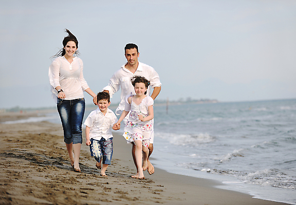 포토 JPG 해외이미지 주간 전신 라이프스타일 여자 남자 딸 행복 아들 어린이 바다 여행 가족 하늘 엄마 휴가 사랑 웃음 사람 여러명 성인 해변 야외 앞모습 달리기 여행객 걷기 기쁨 자녀 아빠 해외포토 자연요소 감정 뷰포인트 다수 관계 모션 표정 생활 파일형식 이미지허브