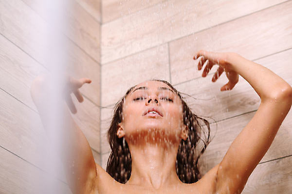 포토 JPG 해외이미지 백인 여자 행복 신체 휴식 주택 갈색머리 건강 한명 미소 물 뷰티 머리 스파 목욕 기쁨 촉촉함 욕실 신선 뜨거움 씻기 피부 순수 정사각형 돌봄 샤워실 위생관리 천진난만 해외포토 자연요소 도형 서양인 1 헤어스타일 감정 컨셉 모션 표정 관리 사람 건물 신체부위 청결 젖음 샤워시설 파일형식 이미지허브