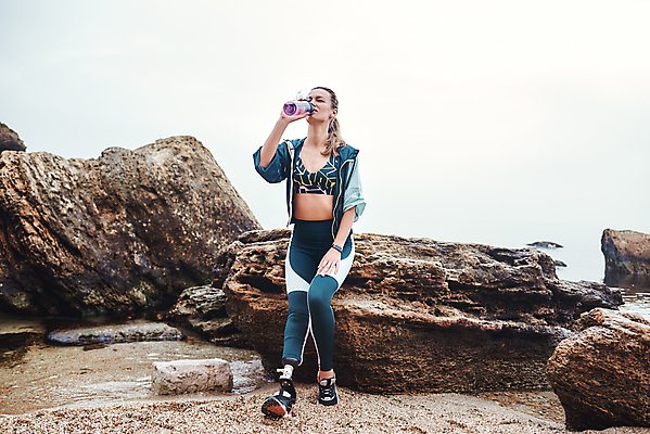 포토 JPG 해외이미지 백인 1 웰빙 여자 스포츠 바다 운동선수 건강 한명 서기 성인 야외 물 운동복 달리기 운동 힘 기쁨 마시기 장애인 연습 장애 단절 달리기선수 보철 정형외과 해외포토 자연요소 서양인 옷 감정 모션 병원 사람 육상선수 파일형식 이미지허브