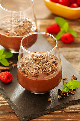 포토 JPG 해외이미지 전통 음식 백그라운드 과일 유리 디저트 건강 사람없음 목재 빨간색 컬러풀 갈색 초콜릿 검은색 흰색 시골 거친 달콤 설탕 산딸기 무스 석판 중고 핸드메이드 해외포토 나무 컬러 재료 재질 맛 파일형식 이미지허브