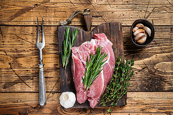 포토 JPG 해외이미지 음식 조각 백그라운드 탁자 육류 돼지고기 스테이크 요리 사람없음 목재 빨간색 주방 검은색 흰색 신선 돼지 바비큐 자르기 먹기 허리 향신료 어깨 준비 날것 등심 생식 정육점 해외포토 나무 컬러 가구 식재료 재료 포유류 모션 서양음식 신체부위 상점 향미료 파일형식 이미지허브