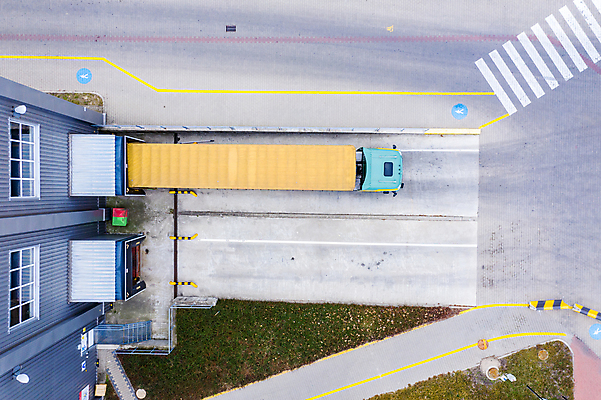 포토 JPG 해외이미지 산업 도로 비즈니스 교통시설 모션 안테나 사람없음 건물 화물 상품 주식 교차로 창고 상업 머리위 지역 트랙터 수납 짐차 무거움 트레일러 슈퍼마켓 드론 수입 조감도 터미널 해외포토 건축물 길 교통 통신 자동차 금융 상점 운송업 무게 농기계 시설 특수차량 파일형식 이미지허브