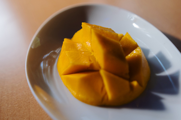 포토 JPG 해외이미지 전통 그릇 접시 음식 조각 백그라운드 다이어트 과일 탁자 디저트 건강 사람없음 목재 노란색 신선 달콤 맛 큐브 상쾌 슬라이스 망고 고립 백자 이국적 채식주의자 파파야 개조 맛있는 해외포토 나무 식기 감정 컬러 가구 컨셉 재료 도자기 열대과일 채식 파일형식 이미지허브