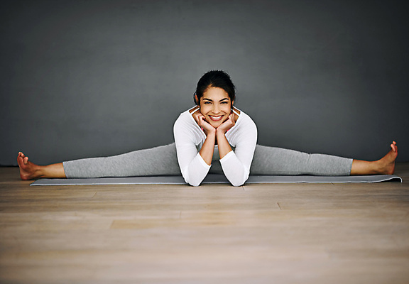 포토 JPG 해외이미지 전신 여자 요가 실내 한명 웃음 성인 앞모습 건강관리 요가자세 요가복 다리찢기 꽃받침 성인여자한명만 해외포토 1 웰빙 뷰포인트 포즈 모션 표정 건강 관리 사람 손짓 내부 운동복 여자한명만 성인여자만 파일형식 이미지허브