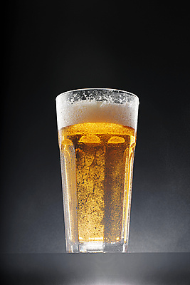 포토 JPG 해외이미지 검은배경 한잔 맥주 실내 사람없음 맥주잔 해외포토 1 백그라운드 술잔 주류 내부 검은색 파일형식 이미지허브