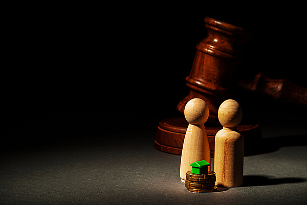 포토 JPG 해외이미지 실내 사람없음 동전 미니어처 말_게임 오브젝트 법 의사봉 건축모형 이혼 해외포토 돈 내부 모형 게임 파일형식 이미지허브