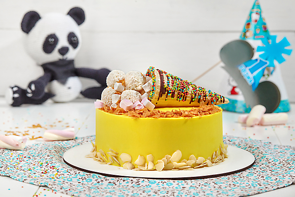 포토 JPG 해외이미지 접시 사람없음 아웃포커스 케이크 판다 아몬드 아이스크림콘 마시멜로우 스프링클 해외포토 식기 곰 디저트 촬영기법 장식 견과류 콘 파일형식 이미지허브