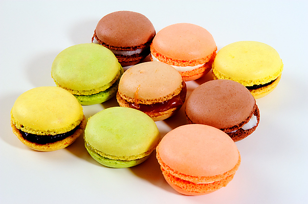 포토 JPG 해외이미지 디저트 실내 사람없음 달콤 흰배경 일렬 마카롱 해외포토 음식 백그라운드 내부 흰색 맛 파일형식 이미지허브