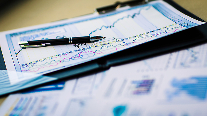 포토 JPG 해외이미지 비즈니스 통계 탁자 그래프 사람없음 금융 경제 볼펜 자료 정보 그리기 주식 오브젝트 보고서 문서 투자 회계 주식거래 주식시장 주식표 해외포토 가구 모션 펜 거래 파일형식 이미지허브