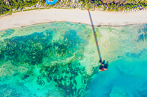 포토 JPG 해외이미지 주간 섬 해변 사람없음 야외 하이앵글 수상가옥 민트색 해외포토 자연요소 바다 뷰포인트 컬러 주택 파일형식 이미지허브