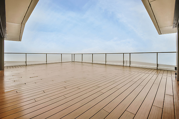 포토 JPG 해외이미지 주간 난간 하늘 사람없음 야외 울타리 나무바닥 심플 야외테라스 해외포토 자연요소 바닥 담장 발코니 파일형식 이미지허브