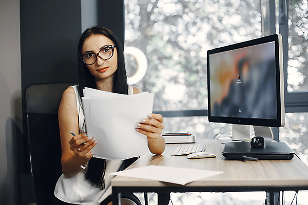 포토 JPG 해외이미지 백인 직업 1 여자 인터넷 비즈니스 통신 유리 탁자 성공 노동자 실내 한명 사람 앉기 성인 내부 금융 노트북 컴퓨터 사무실 디지털 방 업무 작업 쥐 집중 경영자 문서 비서 주인 책임자 경영 마케팅 심각 해외포토 서양인 가구 컨셉 모션 재질 경제 전자제품 설치류 리더 파일형식 이미지허브