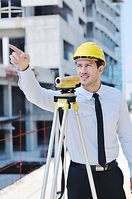 포토 JPG 해외이미지 응시 남자 건축 건설업 한명 상반신 성인 앞모습 카메라 사진촬영 건설현장 가리킴 비즈니스맨 엔지니어 안전모 건축가 성인남자한명만 해외포토 직업 1 시선 산업 뷰포인트 비즈니스 사람 손짓 전자제품 촬영 직장인 기술자 헬멧 안전장비 남자한명만 성인남자만 파일형식 이미지허브