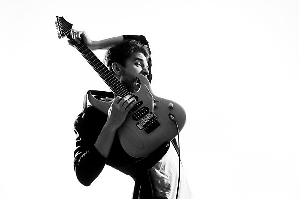 포토 JPG 해외이미지 남자 연주 흑백 한명 상반신 성인 옆모습 기타 역동적 매기 기타리스트 로큰롤 락스타 성인남자한명만 해외포토 1 음악 뷰포인트 컨셉 모션 현악기 촬영기법 사람 연주자 남자한명만 성인남자만 파일형식 이미지허브