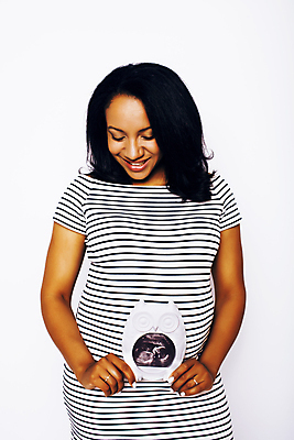 포토 JPG 해외이미지 라이프스타일 여자 행복 백그라운드 신체 가족 엄마 사랑 한명 사람 성인 뷰티 검은색 임산부 임신 흰색 아기 잡기 큼 예측 시원함 성별 고립 돌봄 진짜 해외포토 1 감정 컬러 컨셉 관계 모션 생활 크기 파일형식 이미지허브