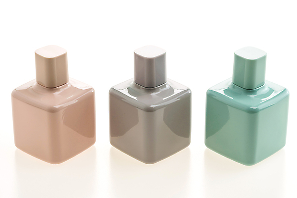 포토 JPG 해외이미지 백그라운드 유리 사람없음 뷰티 유행 화장품 흰색 투명 화려 액체 고급 우아함 컨테이너 향수 오브젝트 향기 아로마 분무기 고립 돌봄 쾰른 해외포토 산업 컬러 컨셉 모션 재질 독일 냄새 파일형식 이미지허브