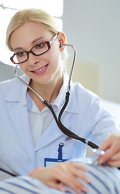 포토 JPG 해외이미지 직업 응시 여자 청진기 건강 병원 대화 한명 미소 노트북 약 듣기 시험 환자 의사 흰색 긴급 가리킴 기록 질병 구조원 문서 약속 처방 방문 문제 돌봄 물리치료사 서류판 소아과의사 심장병 해외포토 1 시선 교육 컬러 의학 의료기기 모션 표정 말하기 사람 손짓 전자제품 사무용품 의료진 치료사 파일형식 이미지허브