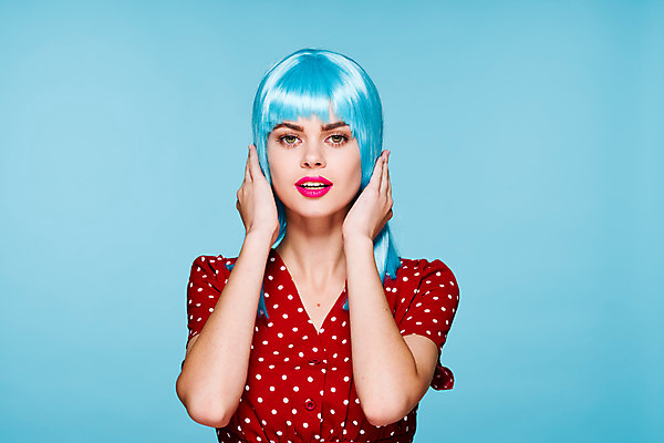 포토 JPG 해외이미지 여자 하늘색 한명 상반신 성인 앞모습 가발 성인여자한명만 힙스터 해외포토 1 패션 뷰포인트 사람 파란색 여자한명만 성인여자만 파일형식 이미지허브