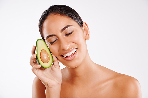 포토 JPG 해외이미지 여자 단면 한명 들기 상반신 성인 뷰티 눈감음 아보카도 성인여자한명만 해외포토 1 과일 모션 사람 여자한명만 성인여자만 파일형식 이미지허브