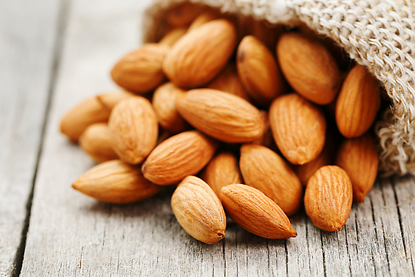 포토 JPG 해외이미지 사람없음 견과류 삼베 아몬드 쏟아짐 해외포토 모션 파일형식 천_직물 이미지허브