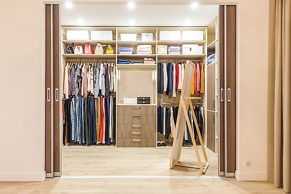 포토 JPG 해외이미지 라이프스타일 디자인 드레스 옷 가구 셔츠 선반 바닥 주택 매달리기 종류 사람없음 내부 목재 상자 유행 산책 침실 방 직물 오픈 장롱 조직 고급 큼 옷걸이 수집 수납 신발장 스타일 해외포토 나무 생활용품 컨셉 상의 재료 모션 휴식 건물 생활 크기 파일형식 이미지허브