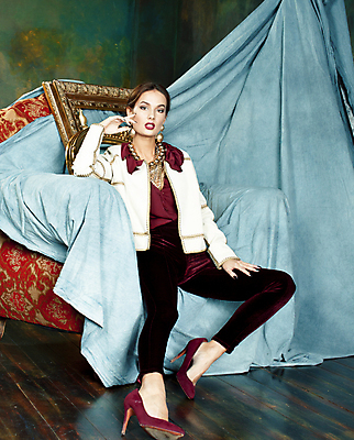 포토 JPG 해외이미지 모델 라이프스타일 드레스 옷 여자 백그라운드 장신구 호텔 주택 프레임 한명 내부 소파 뷰티 섹시 유행 궁전 방 수확 골동품 화려 재산 황금 클래식 고급 우아함 그림 복고 장면 풍요 스타일 해외포토 1 컨셉 고건축 농업 의자 숙소 사람 건물 생활 금융 파일형식 이미지허브