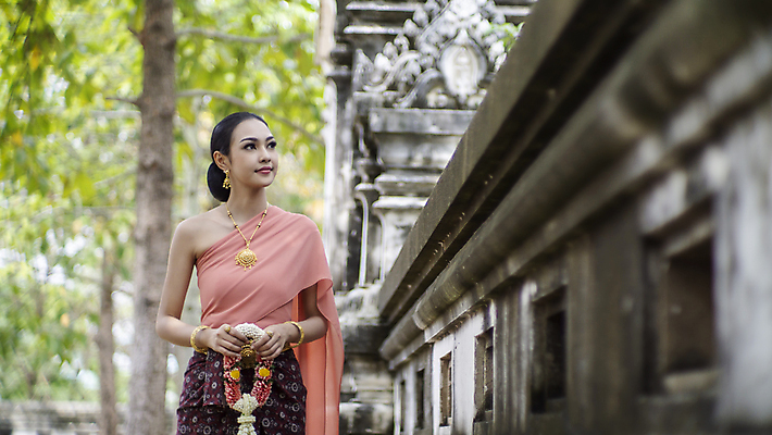 포토 JPG 해외이미지 모델 전통 드레스 여자 꽃 행복 아시아 종교 문화 얼굴 여행 백그라운드 불교 태국 자연 미술 한명 미소 사람 동양인 성인 빨간색 컬러풀 뷰티 유행 공연 댄서 수확 춤 역사 황금 우아함 실크 옛날 스타일 해외포토 식물 직업 1 옷 감정 나라 컬러 컨셉 농업 문화예술 표정 인종 이벤트 신체부위 직물 생태계 파일형식 이미지허브