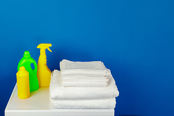 포토 JPG 해외이미지 실내 사람없음 수건 쌓기 청소도구 세제 오브젝트 파란배경 해외포토 백그라운드 모션 내부 파란색 위생용품 도구 청소 파일형식 이미지허브