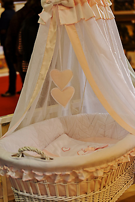 포토 JPG 해외이미지 어린이 가구 백그라운드 새로움 주택 사람없음 내부 목재 장식 부모 장난감 놀이방 침실 방 덮개 흰색 침대 아기 잠 작음 만들기 고립 매트리스 해외포토 나무 컬러 생활용품 컨셉 재료 가족 모션 사람 건물 뚜껑 크기 파일형식 이미지허브