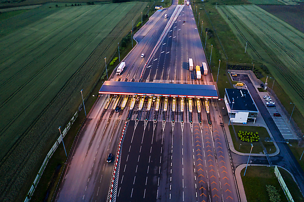 포토 JPG 해외이미지 유럽 도로 길 교통수단 여행 돈 교통시설 자동차 거리 안테나 사람없음 도시 고속도로 역 수집 통로 대문 결제 일반 폴란드 유지 루트 방법 수수료 해외포토 나라 육상교통 교통 통신 문 재산 시설 요금 파일형식 이미지허브