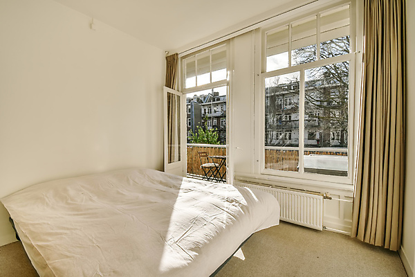 포토 JPG 해외이미지 주간 창문 실내 사람없음 인테리어 햇빛 문 침실 침대 커튼 심플 해외포토 자연요소 디자인 가구 내부 태양 파일형식 이미지허브