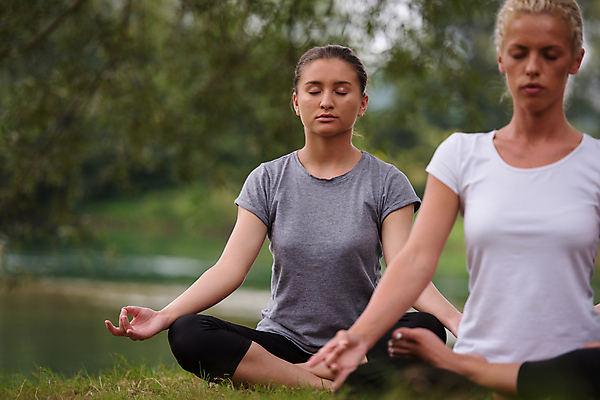 포토 JPG 해외이미지 주간 전신 여자 요가 성인 야외 두명 앞모습 건강관리 눈감음 요가자세 명상 요가복 성인여자만 차분 해외포토 자연요소 웰빙 뷰포인트 포즈 컨셉 모션 건강 관리 사람 운동복 여자만 성인만 파일형식 이미지허브