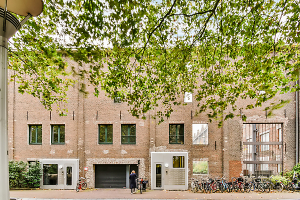 포토 JPG 해외이미지 주간 전신 여자 나뭇잎 주택 한명 서기 성인 야외 건물 뒷모습 자전거 심플 벽돌집 성인여자한명만 해외포토 자연요소 1 건축물 뷰포인트 잎 모션 사람 바이크 여자한명만 성인여자만 파일형식 이미지허브