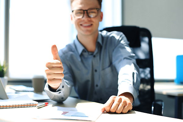 포토 JPG 해외이미지 백인 직업 손 행복 중년 비즈니스 손가락 청소년 성공 표정 한명 미소 사람 정장 20대 경쟁 공연 엄지손가락 성장 흰색 우승 작업 비즈니스맨 OK 상인 종업원 심볼 사인 만족 바쁨 긍정 팔 승자 필승 효율 남자한명만 완전 해외포토 서양인 1 옷 남자 감정 컬러 컨셉 손짓 이벤트 청년 성인 신체부위 최고 직장인 남자만 파일형식 이미지허브