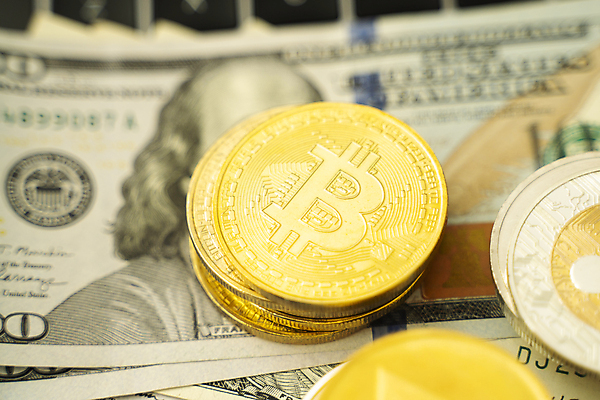 포토 JPG 해외이미지 지폐 사람없음 달러 동전 금색 동전탑 가상화폐 해외포토 컬러 돈 쌓기 파일형식 이미지허브