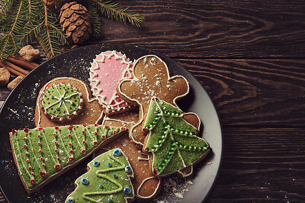 포토 JPG 해외이미지 크리스마스 실내 사람없음 쿠키 진저맨 크리스마스트리모양쿠키 진저쿠키 나무배경 해외포토 기념일 백그라운드 디저트 내부 파일형식 이미지허브