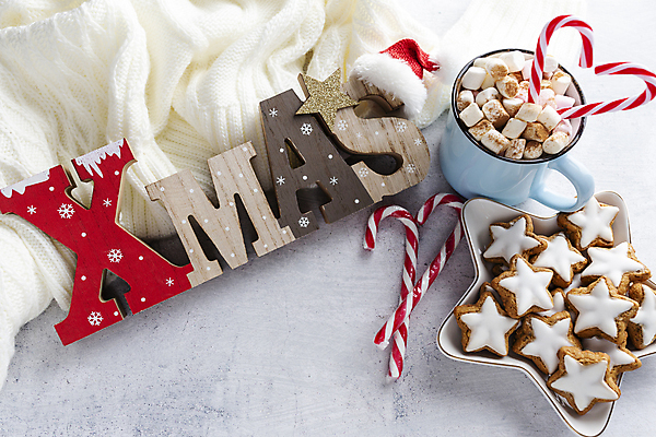 포토 JPG 해외이미지 영어 크리스마스 크리스마스용품 실내 사람없음 쿠키 하트 니트 흰배경 코코아 지팡이사탕 해외포토 모양 문자 기념일 음료 백그라운드 상의 디저트 사탕 내부 흰색 용품 파일형식 이미지허브