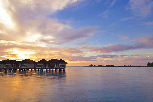 포토 JPG 해외이미지 구름 바다 하늘 사람없음 야외 여름 일몰 여름풍경 야간 휴양지 수상가옥 해외포토 자연요소 계절 주택 풍경 노을 장소 파일형식 여름_계절 이미지허브