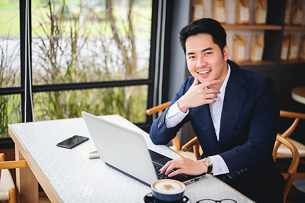 포토 JPG 해외이미지 종이 안경 커피 컨셉 돈 비즈니스 통계 탁자 그래프 한명 금융 노트북 스마트폰 사무실 숫자 쪽지 자료 계산기 작업 작업실 계산 확대 책상 분석 보고서 문서 투자 상업 회계 계좌 마케팅 수입 회계사 해외포토 직업 문자 1 잡화 음료 가구 문구용품 사람 경제 전자제품 핸드폰 스마트기기 장비 재산 파일형식 이미지허브