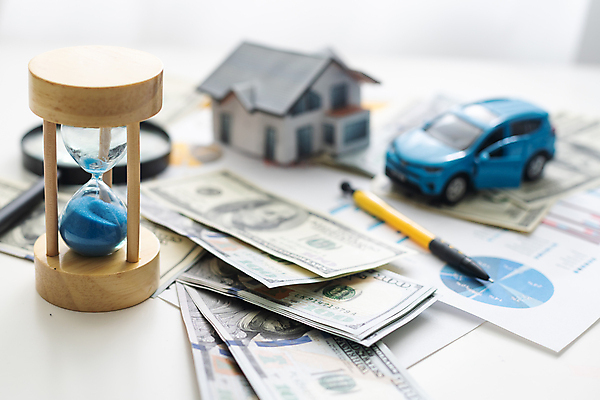 포토 JPG 해외이미지 지폐 자동차 돋보기 부동산 그래프 주택 사람없음 볼펜 달러 장난감자동차 모래시계 보고서 건축모형 보험 대출 돈더미 해외포토 모래 육상교통 시계 돈 건물 금융 장난감 펜 모형 재산 파일형식 더미 이미지허브