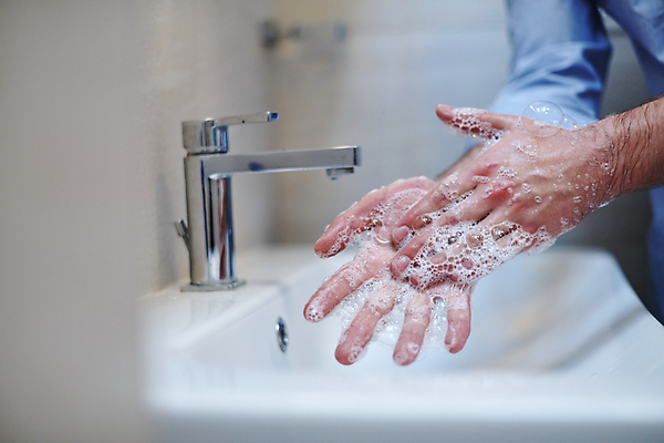 포토 JPG 해외이미지 손 실내 신체부위 싱크대 화장실 손씻기 비누거품 위생관리 해외포토 관리 사람 내부 거품 씻기 개수대 파일형식 이미지허브