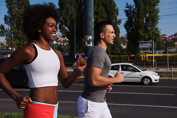포토 JPG 해외이미지 주간 나무 여자 남자 도로 흑인 자동차 하늘 함께함 상반신 성인 야외 두명 옆모습 달리기 조깅 마라톤 달리기선수 성인만 해외포토 자연요소 서양인 식물 길 육상교통 뷰포인트 컨셉 교통시설 모션 사람 경기 운동 육상스포츠 육상선수 파일형식 이미지허브