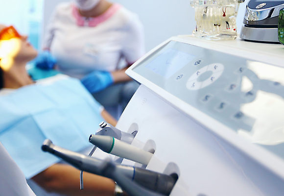 포토 JPG 해외이미지 백인 직업 유럽 과학 백그라운드 새로움 실내 건강 치과 병원 관리 성인 두명 사무실 약 장비 환자 의사 기구 공구 입 수술 기술자 닫기 치아 오브젝트 치과의사 외과 돌봄 위생관리 철강 살균 해외포토 서양인 나라 컨셉 비즈니스 의학 모션 사람 내부 신체부위 치료 의료진 도구 소화기관 파일형식 이미지허브