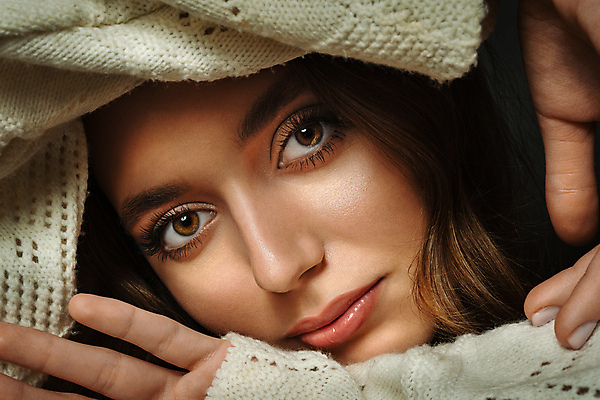 포토 JPG 해외이미지 모델 응시 계절 행복 얼굴 포즈 크리스마스 생각 갈색머리 따뜻함 건강 종류 한명 미소 사람 컬러풀 태양 귀여움 회색 흰색 표현 신선 닫기 매끈함 흥분 고립 넘어짐 심각 완벽 해외포토 자연요소 1 헤어스타일 시선 기념일 감정 컬러 컨셉 모션 표정 신체부위 감각 파일형식 이미지허브