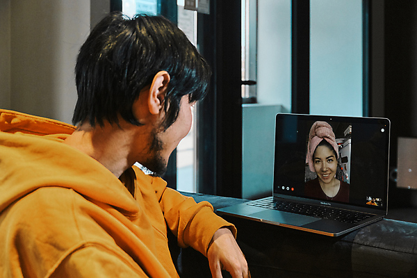 포토 JPG 해외이미지 라이프스타일 커플 남자 인터넷 비즈니스 통신 회의 추상 노동자 주택 직장 함께함 대화 한명 미소 안전 사람 동양인 내부 두명 건물 노트북 학습 컴퓨터 사무실 카메라 방 업무 작업 네트워크 연결 사인 방송 환영 온라인 가상 해외포토 직업 1 건축물 교육 컨셉 무늬 회사 관계 표정 말하기 인종 생활 전자제품 파일형식 이미지허브