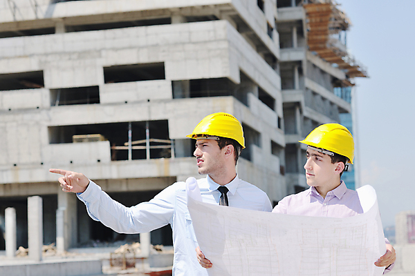 포토 JPG 해외이미지 응시 남자 건축 건설업 들기 상반신 성인 두명 앞모습 건설현장 설계도 가리킴 비즈니스맨 엔지니어 안전모 건축가 성인남자만 해외포토 직업 시선 산업 뷰포인트 비즈니스 모션 사람 손짓 직장인 기술자 헬멧 안전장비 남자만 성인만 파일형식 이미지허브