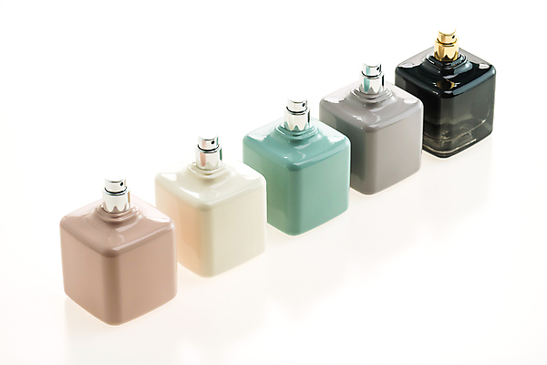 포토 JPG 해외이미지 스튜디오촬영 사람없음 화장용품 고급 오브젝트 정사각형 일렬 향수병 목업 해외포토 도형 컨셉 실내 미용용품 향수 병_담는 파일형식 이미지허브