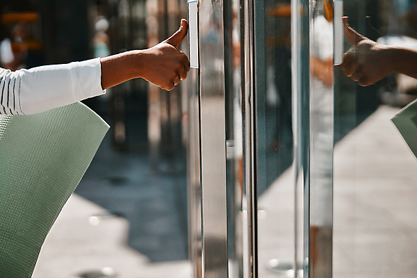 포토 JPG 해외이미지 1 라이프스타일 손 여자 스포츠 포즈 신체 요가 손가락 아침 건강 한명 안전 사람 성인 운동복 달리기 조깅 운동 스트레칭 터치 매트 긴급 도시 날씬함 연습 체육관 팔 달리기선수 해외포토 주간 웰빙 옷 모션 생활 신체부위 몸매 육상선수 파일형식 이미지허브