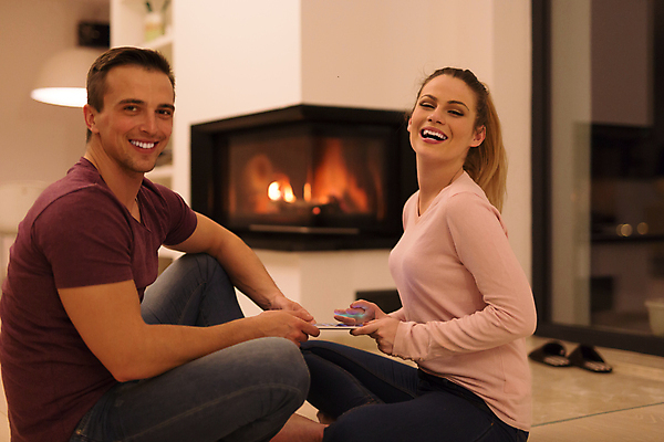 포토 JPG 해외이미지 라이프스타일 커플 남자 행복 결혼 겨울 인터넷 통신 남편 바닥 아파트 주택 함께함 사랑 미소 웃음 앉기 사람없음 알약 디지털 스크린 낭만 터치 추위 관찰 아내 네트워크 이메일 야간 연결 벽난로 와이파이 나눔 소셜미디어 히스테리 해외포토 자연요소 계절 감정 컨셉 관계 모션 표정 사람 이벤트 건물 생활 약 무선인터넷 파일형식 이미지허브